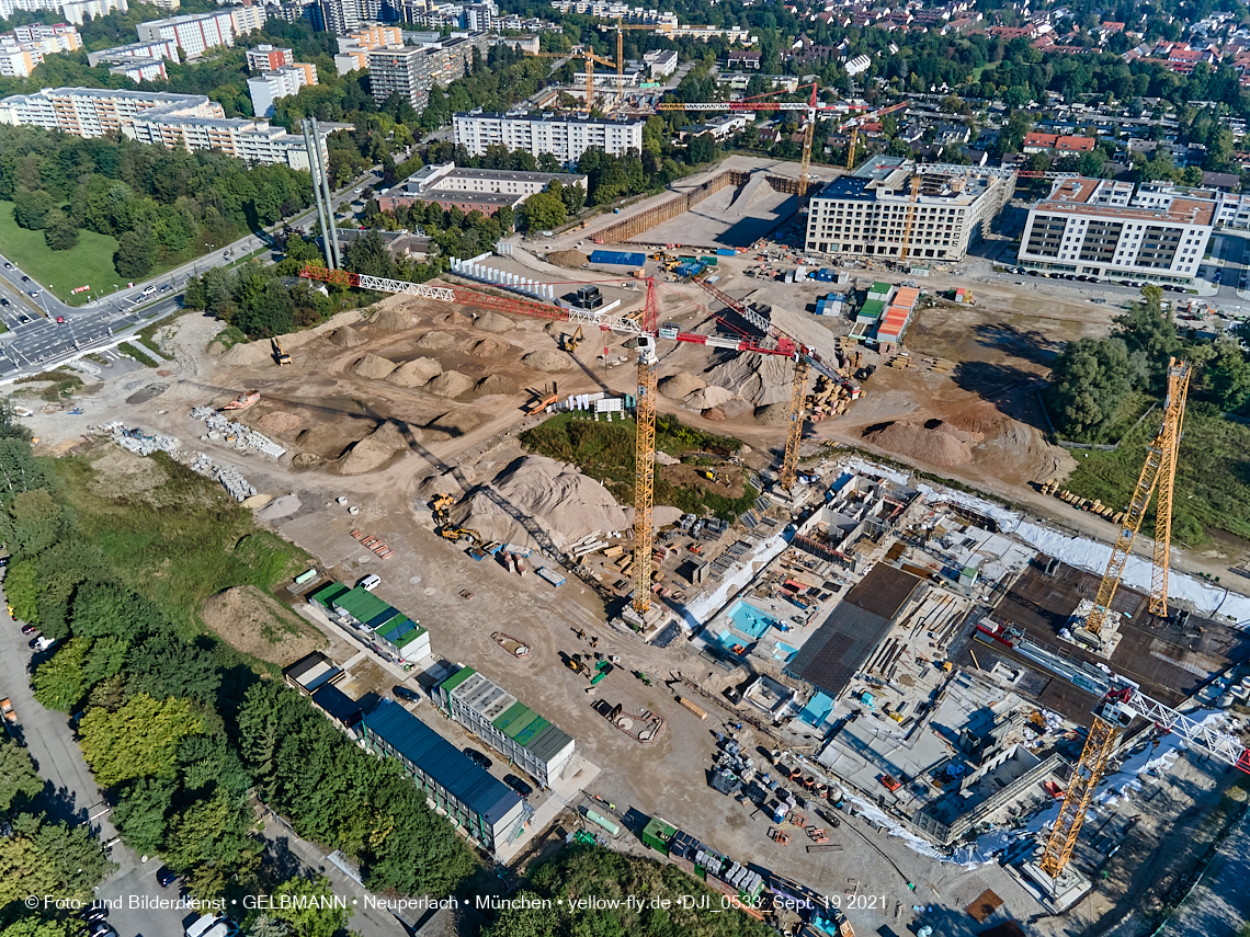 19.09.2021 - Aktuelle Luftbilder aus dem Alexisquartier und Pandion Verde in Neuperlach in München